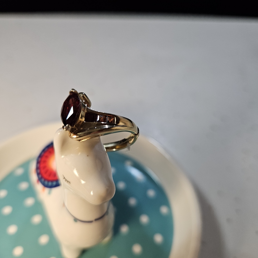 10k Gold and Garnet Ring Sz 5.5 - Picture 8 of 9